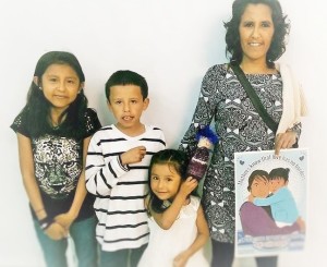 Luna, Roberto and Zury Vizguerra with their mother Jeanette.